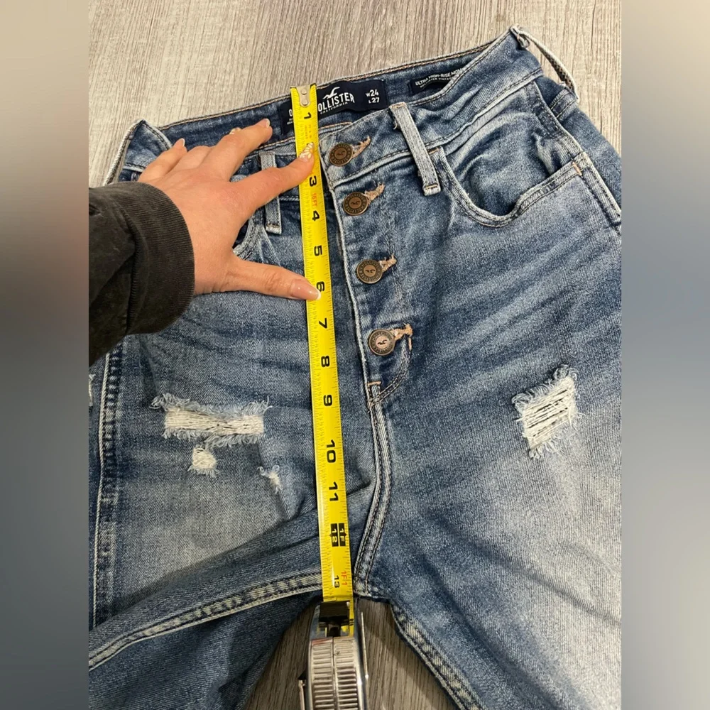 Hollister 💙Mom Jeans Blue High Rise Distressed Denim, size 0